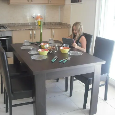 Mirage G 1 - Beautiful 2 Bedroomed Ground Floor Of Approx 1000 Sq Ft アパート *